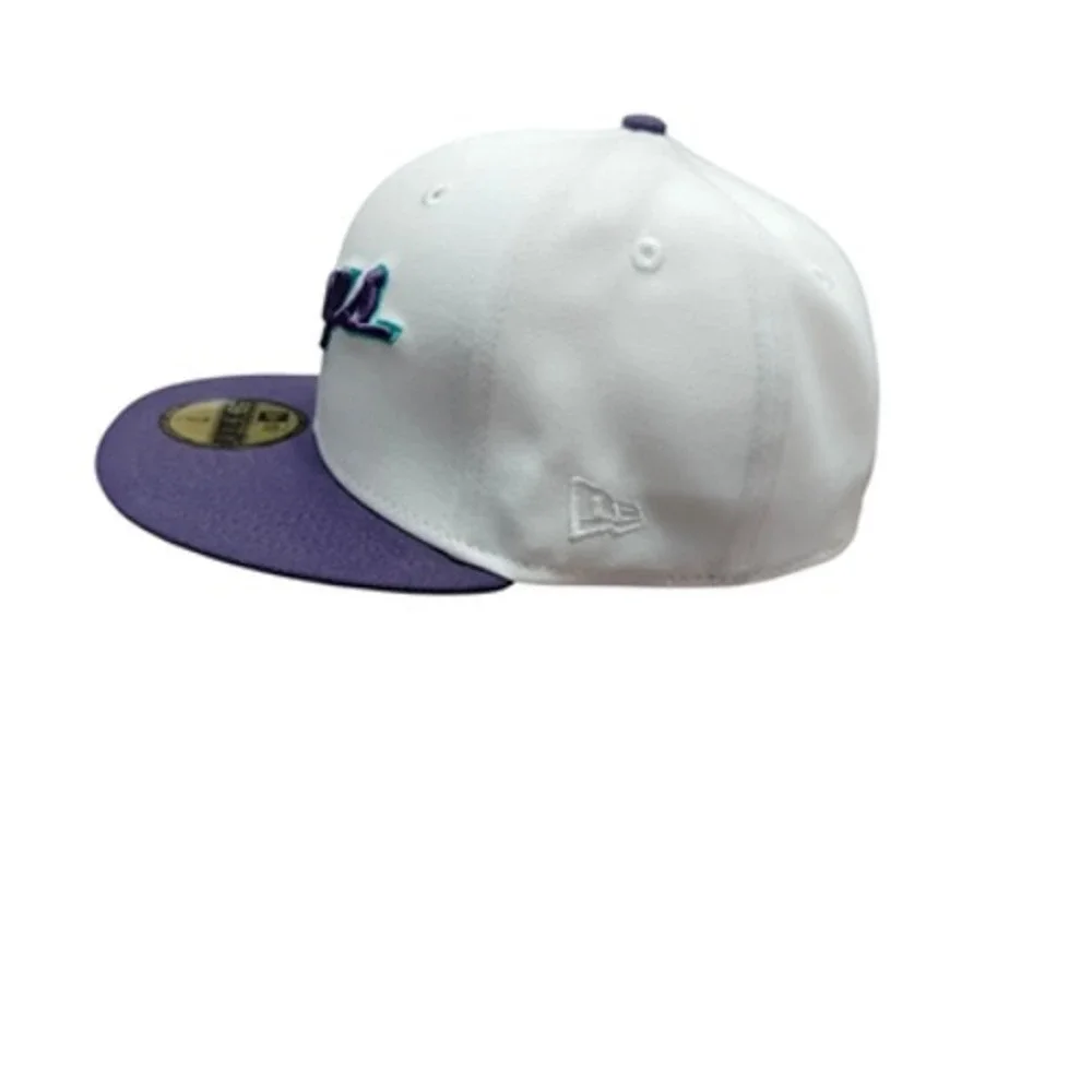 Queens Kings Hat Cap Fitted Mens‎ 7 White Purple Baseball New Era 59FIFTY Script